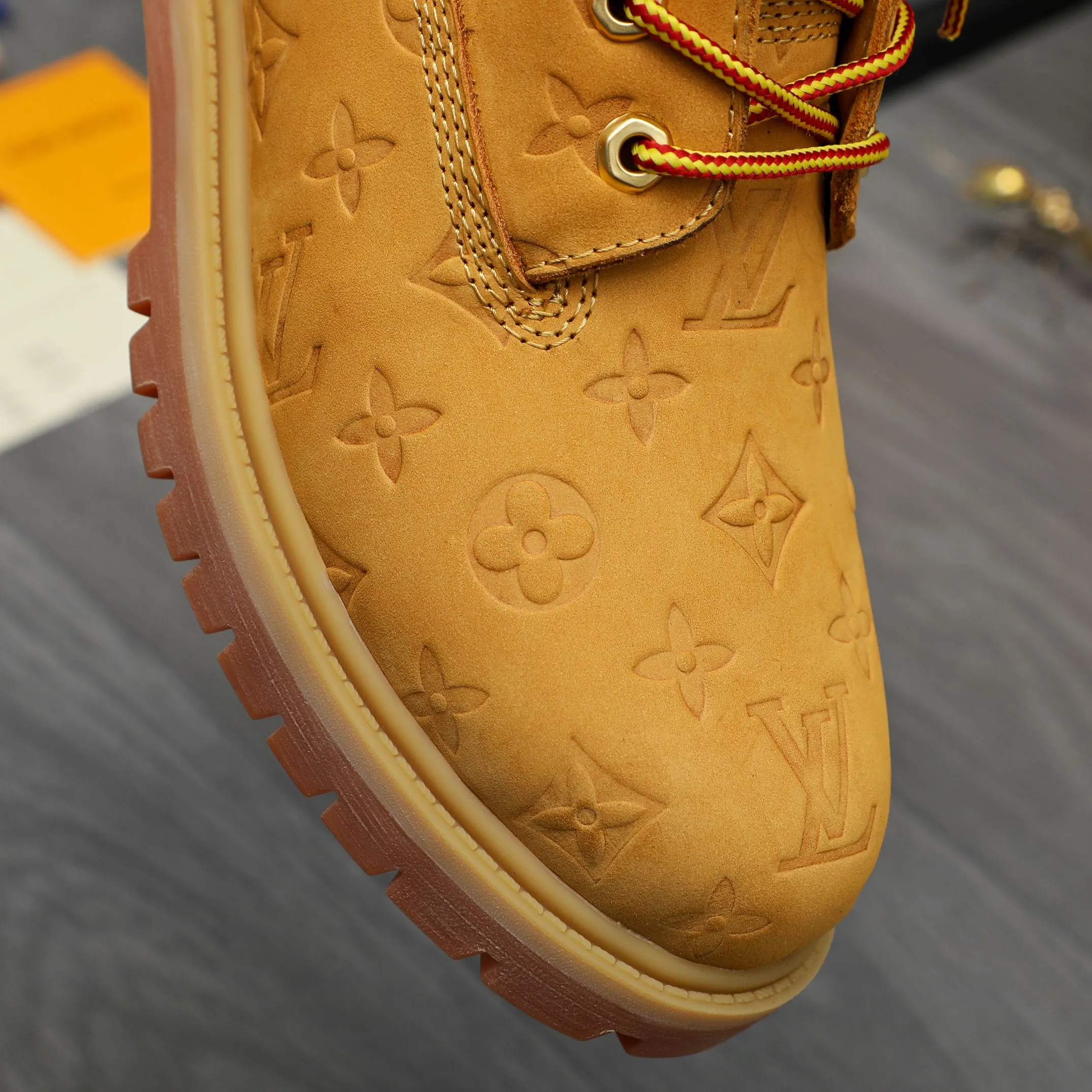 Men's shoes 💰p480 Product trademark: LV "Louis Vuitton" business lace-up high-top men's shoes Regular size: 38-44 Product materials: Selected matte cowhide embossed upper Leather lining Original rubber outsole